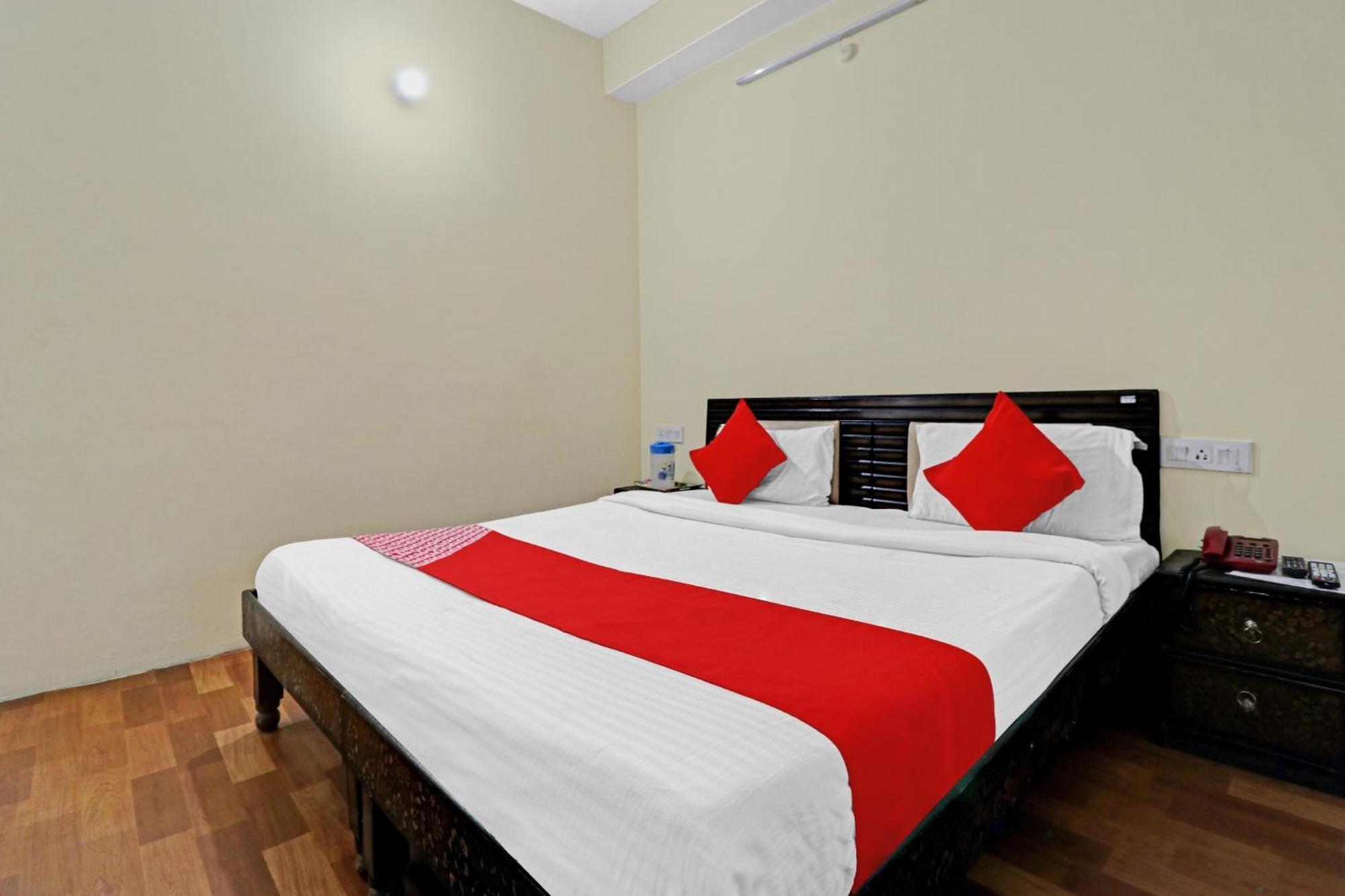 Hotel O New Shushant Regency Simlá Kültér fotó
