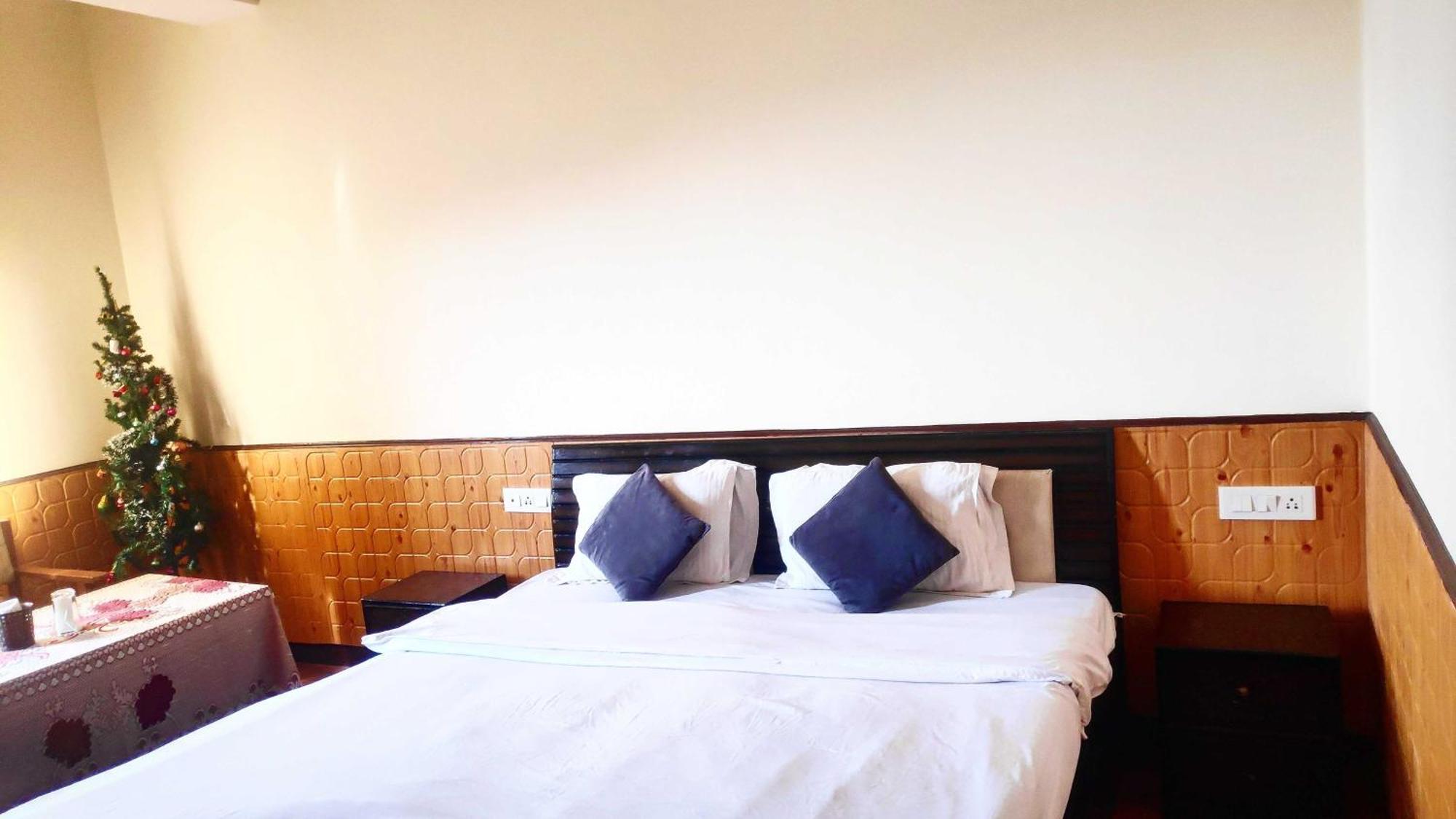Hotel O New Shushant Regency Simlá Kültér fotó