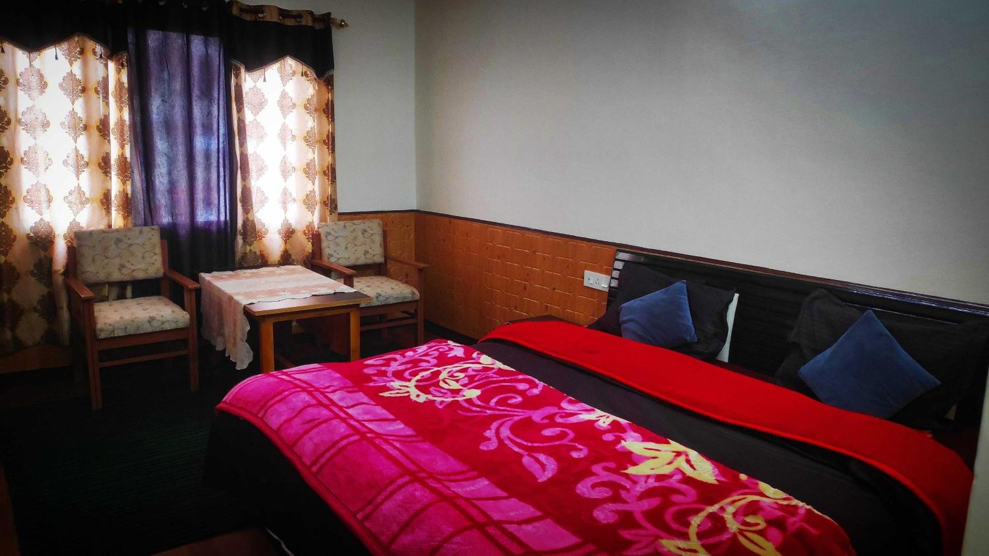 Hotel O New Shushant Regency Simlá Kültér fotó