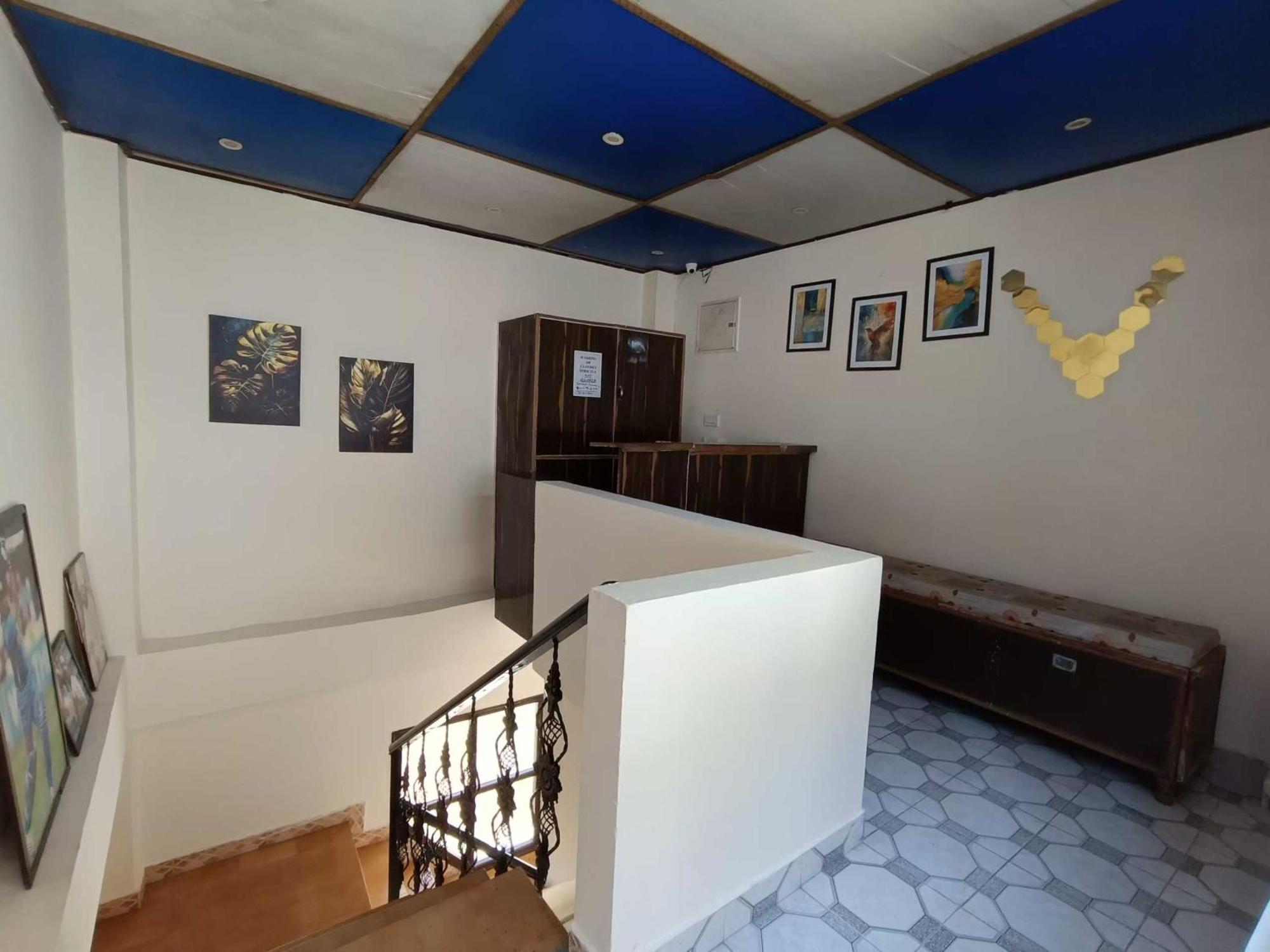 Hotel O New Shushant Regency Simlá Kültér fotó