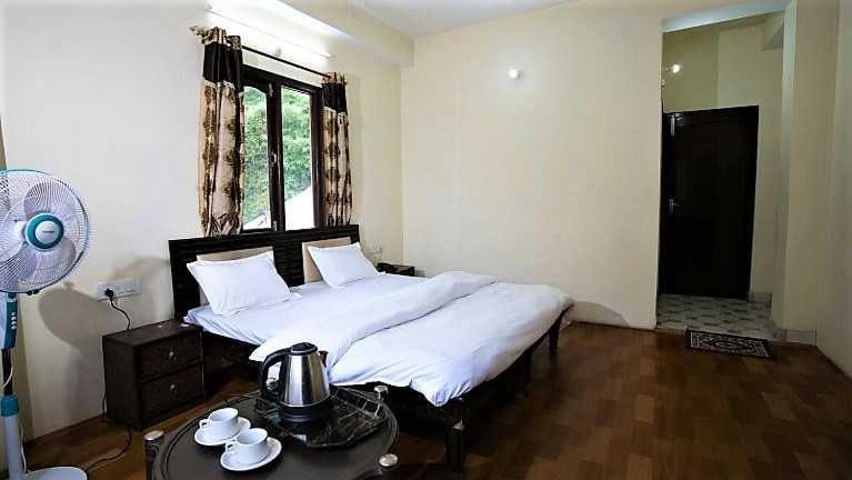 Hotel O New Shushant Regency Simlá Kültér fotó
