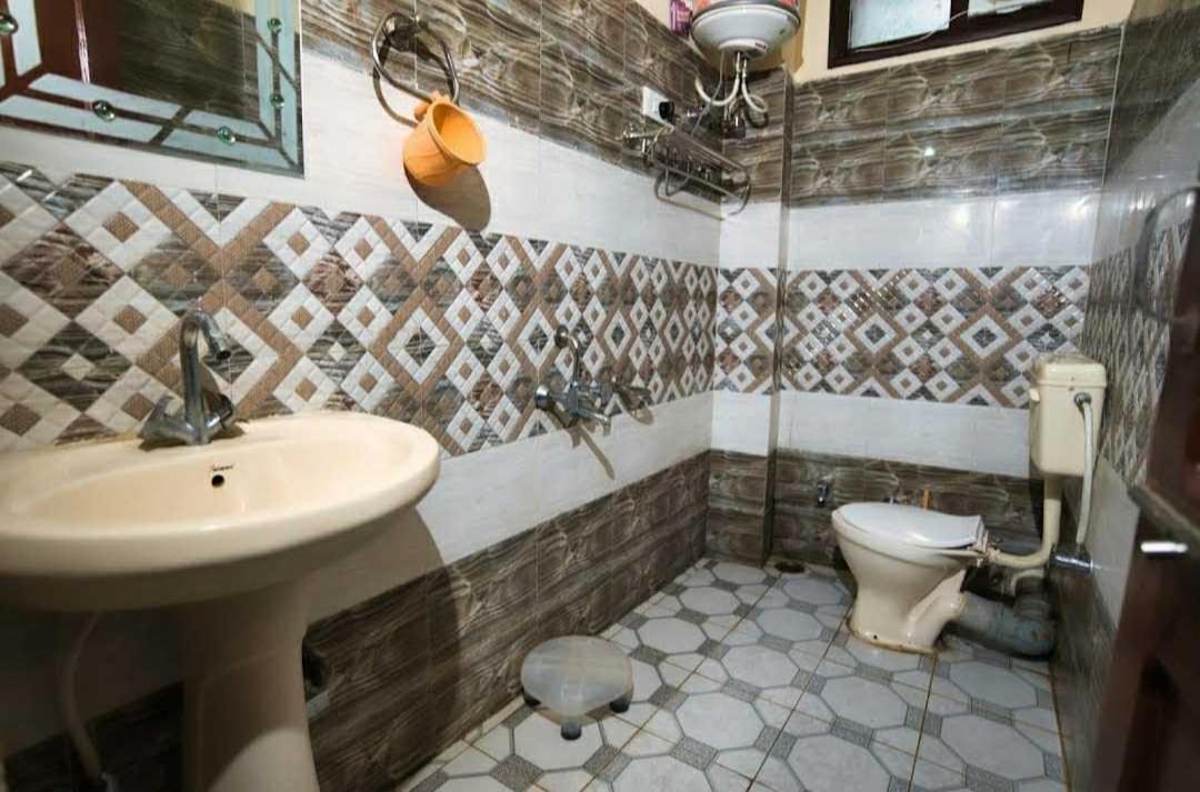 Hotel O New Shushant Regency Simlá Kültér fotó