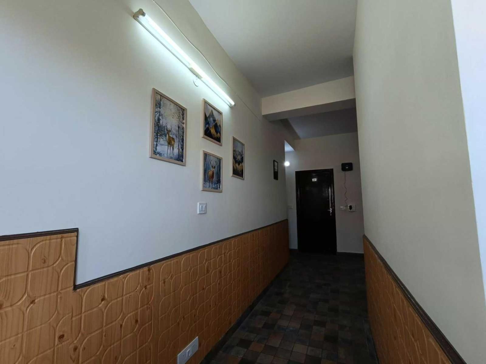 Hotel O New Shushant Regency Simlá Kültér fotó