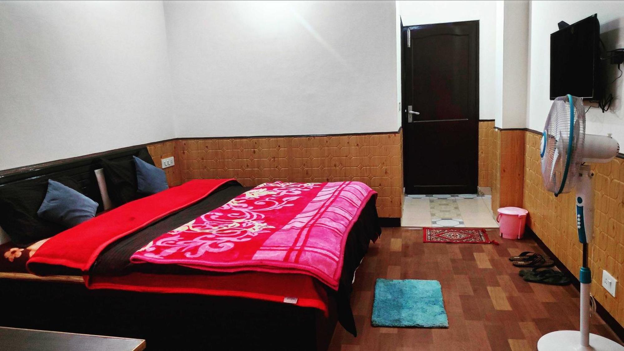 Hotel O New Shushant Regency Simlá Kültér fotó